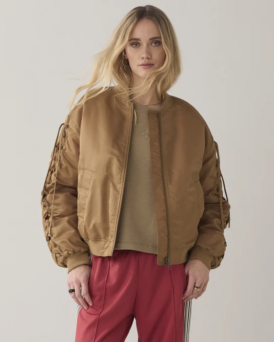 Summum bomber 1S1282-12067